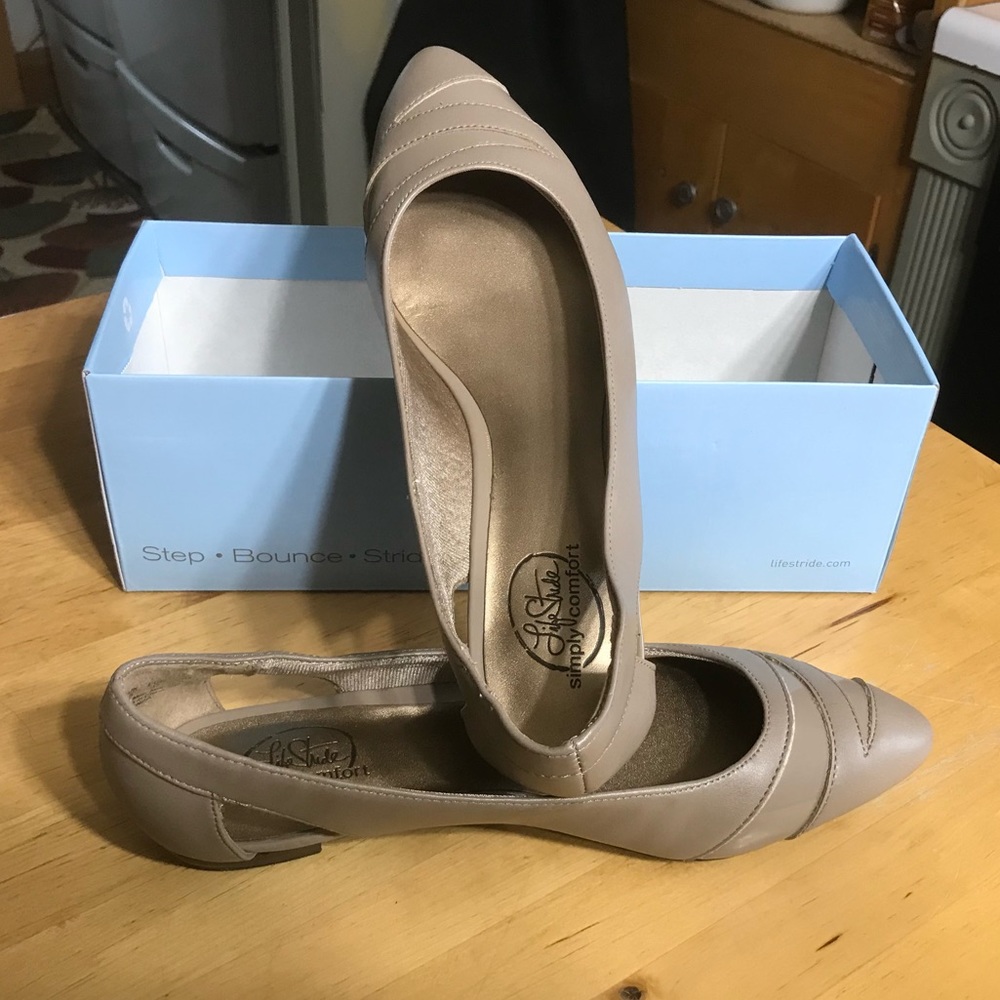 Life Stride Sanza Flat Pump - Picture 3 of 5